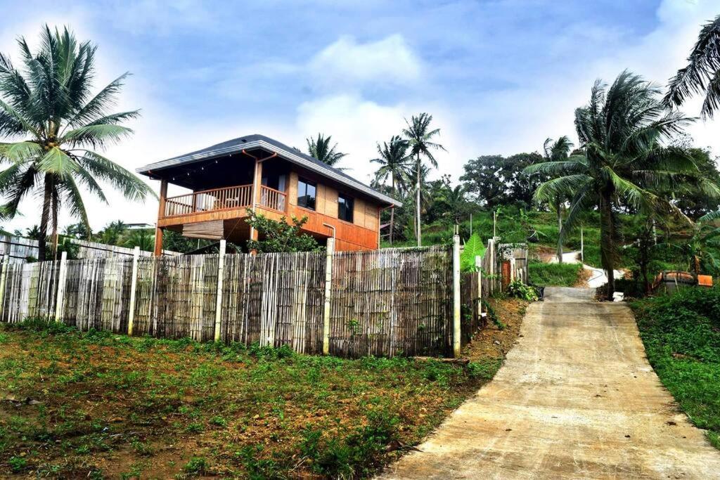 הוילה טגאיטאי Modern Bahay Kubo In A Farm Near Tagaytay מראה חיצוני תמונה