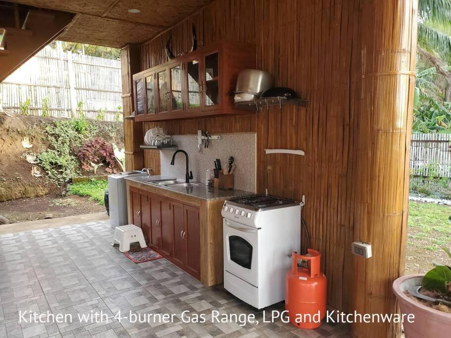 הוילה טגאיטאי Modern Bahay Kubo In A Farm Near Tagaytay מראה חיצוני תמונה