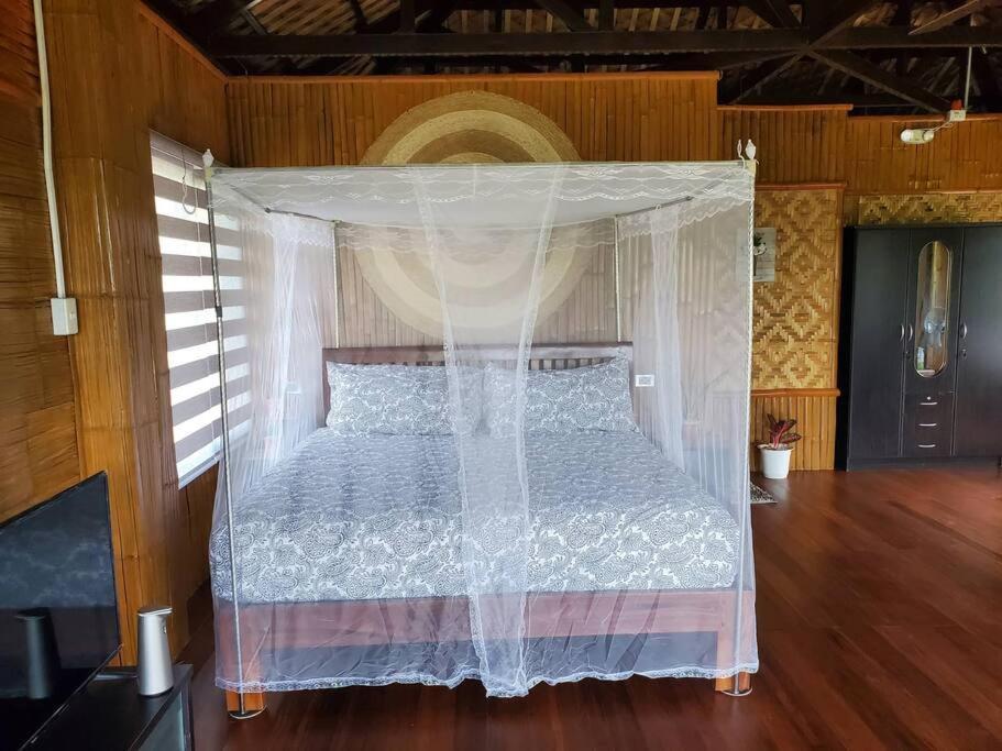 הוילה טגאיטאי Modern Bahay Kubo In A Farm Near Tagaytay מראה חיצוני תמונה