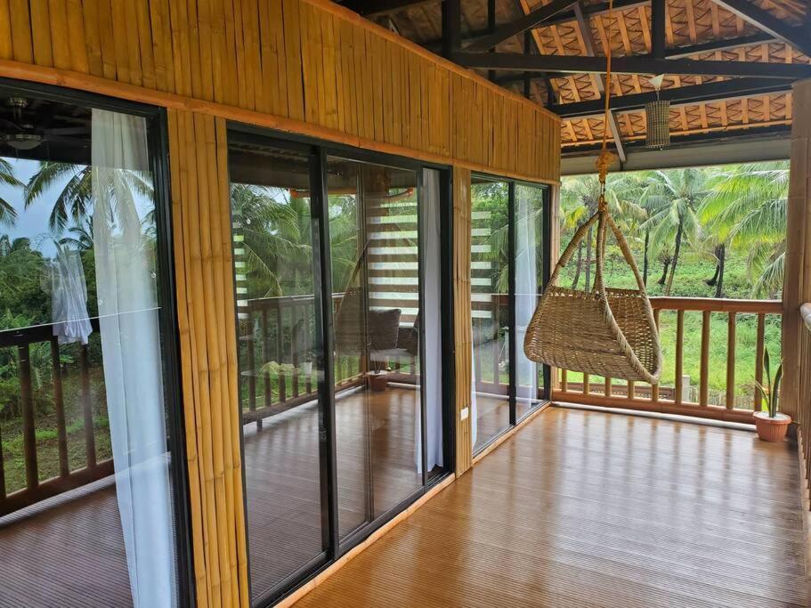 הוילה טגאיטאי Modern Bahay Kubo In A Farm Near Tagaytay מראה חיצוני תמונה