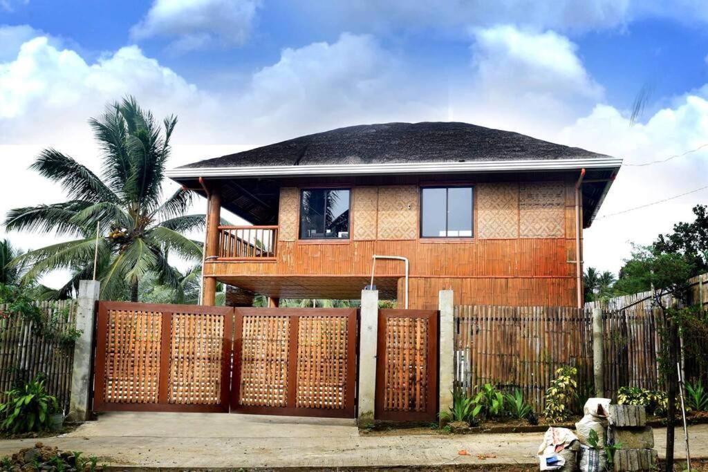 הוילה טגאיטאי Modern Bahay Kubo In A Farm Near Tagaytay מראה חיצוני תמונה