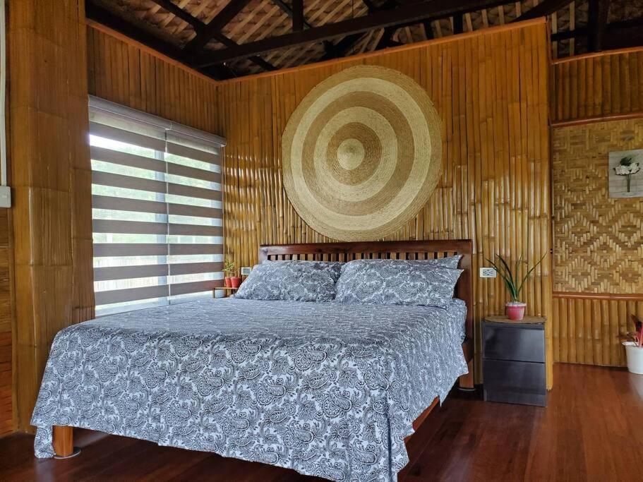 הוילה טגאיטאי Modern Bahay Kubo In A Farm Near Tagaytay מראה חיצוני תמונה
